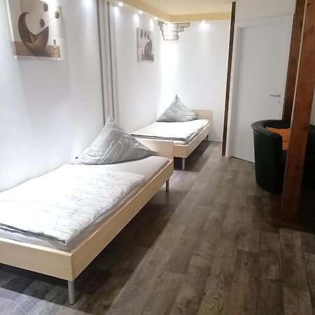 Tinas Ferienwohnung Hohendodeleben Værelse billede